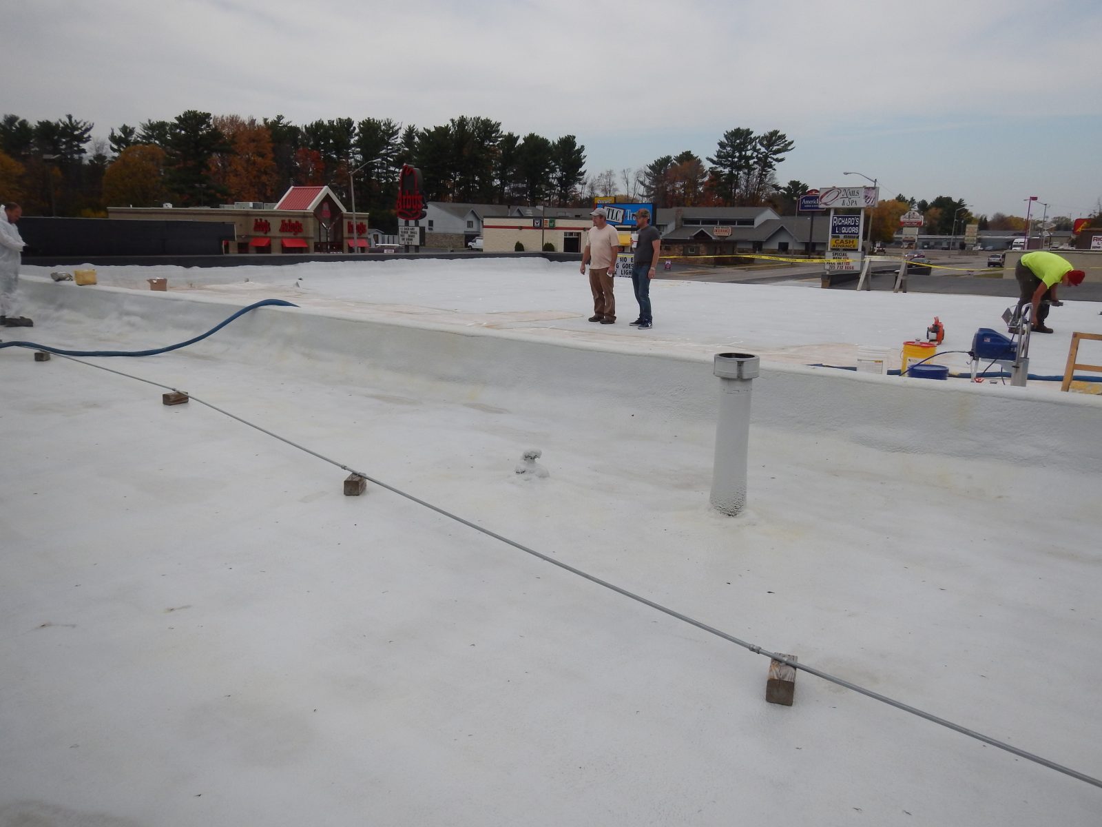 Metal roof coated with polyurea membrane